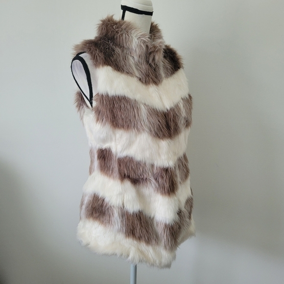 White House Black Market Faux Fur Chevro Striped Vest in brown and white Size SP - Picture 9 of 16